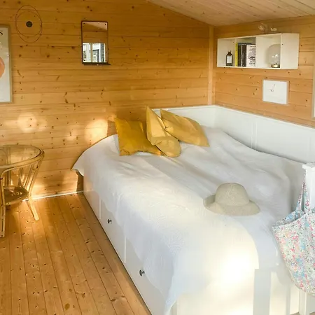 Feriehus Charming Summer House On Oro With Natural Plot *