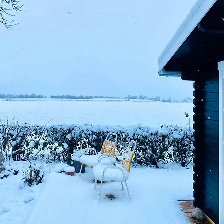 Feriehus Charming Summer House On Oro With Natural Plot *