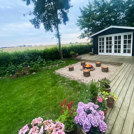 Feriehus Charming Summer House On Oro With Natural Plot *