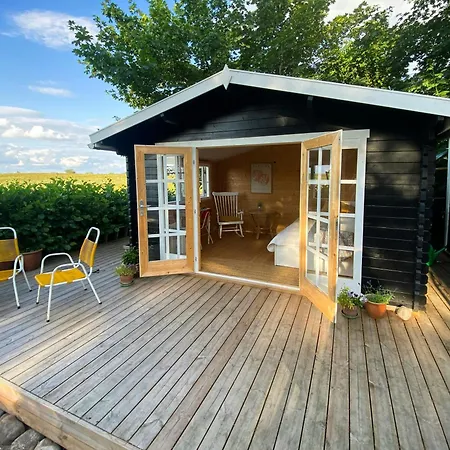 Charming Summer House On Oro With Natural Plot Prázdninový dům