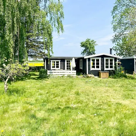 Charming Summer House On Oro With Natural Plot * Holbæk