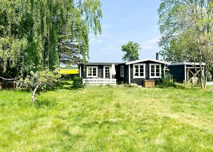 Charming Summer House On Oro With Natural Plot * Holbæk