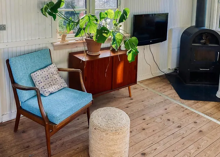 Charming Summer House On Oro With Natural Plot Nyaraló